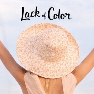 NWT. LACK OF COLOR. Summer Holiday Bucket Hat Peach Bloom Floral Print S/M